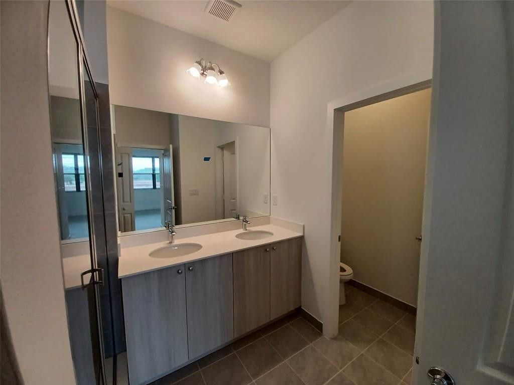F10545032 Property Photo 17