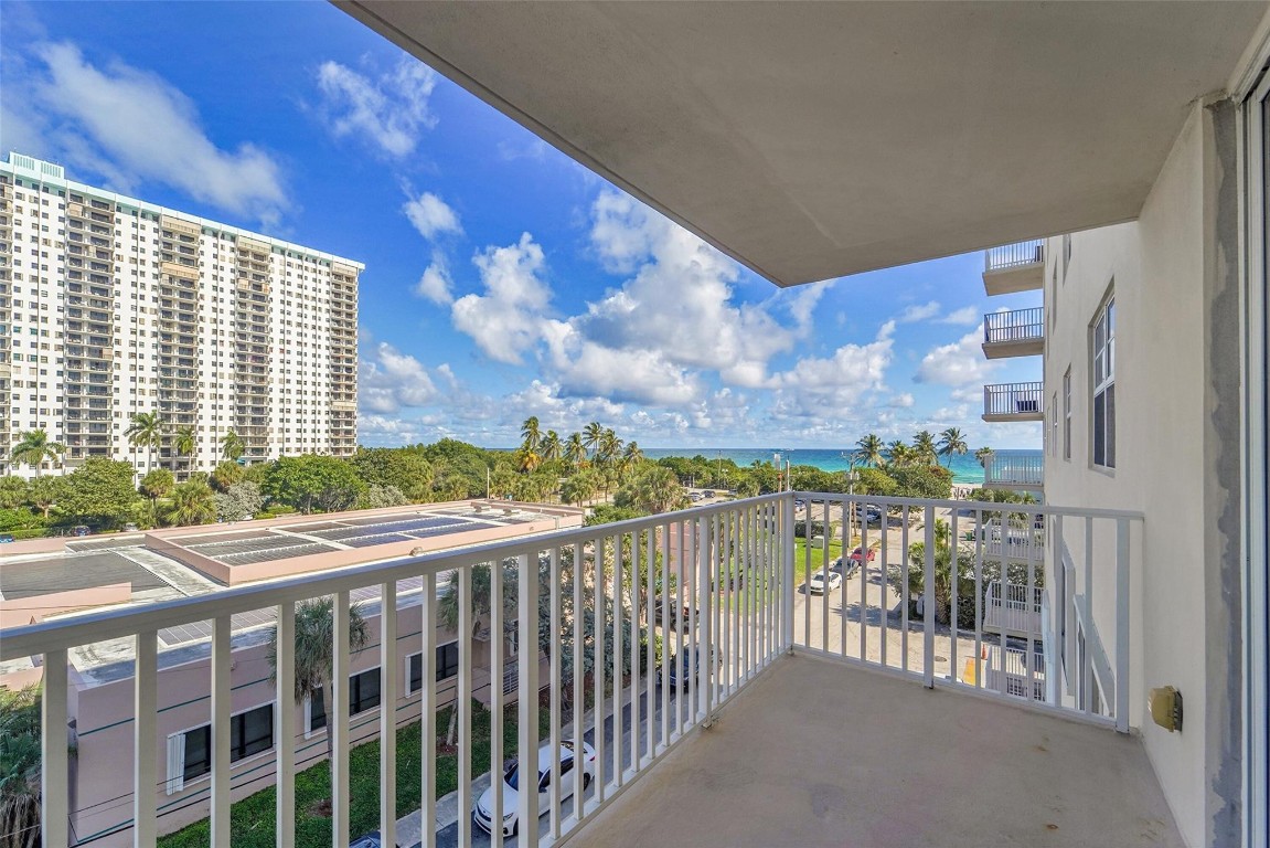 1401 S Ocean Drive 502 Property Photo 9