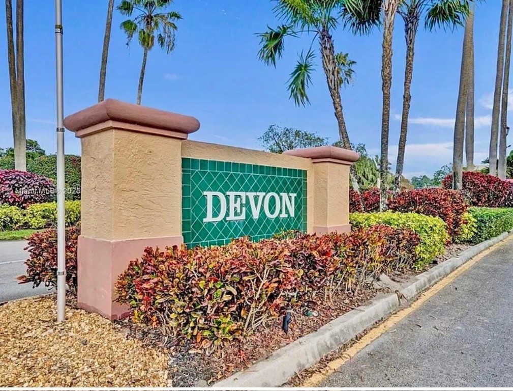 7302 S Devon Drive 307 Property Photo 2