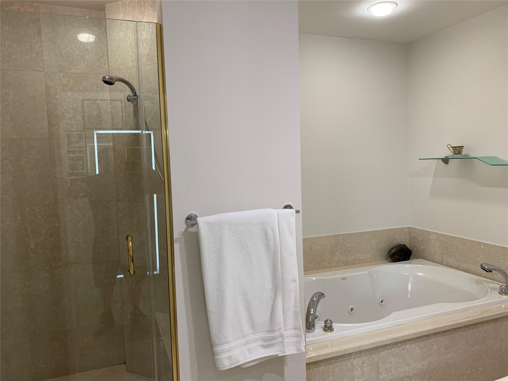 1063 W Hillsboro Mile 115 Property Photo 22