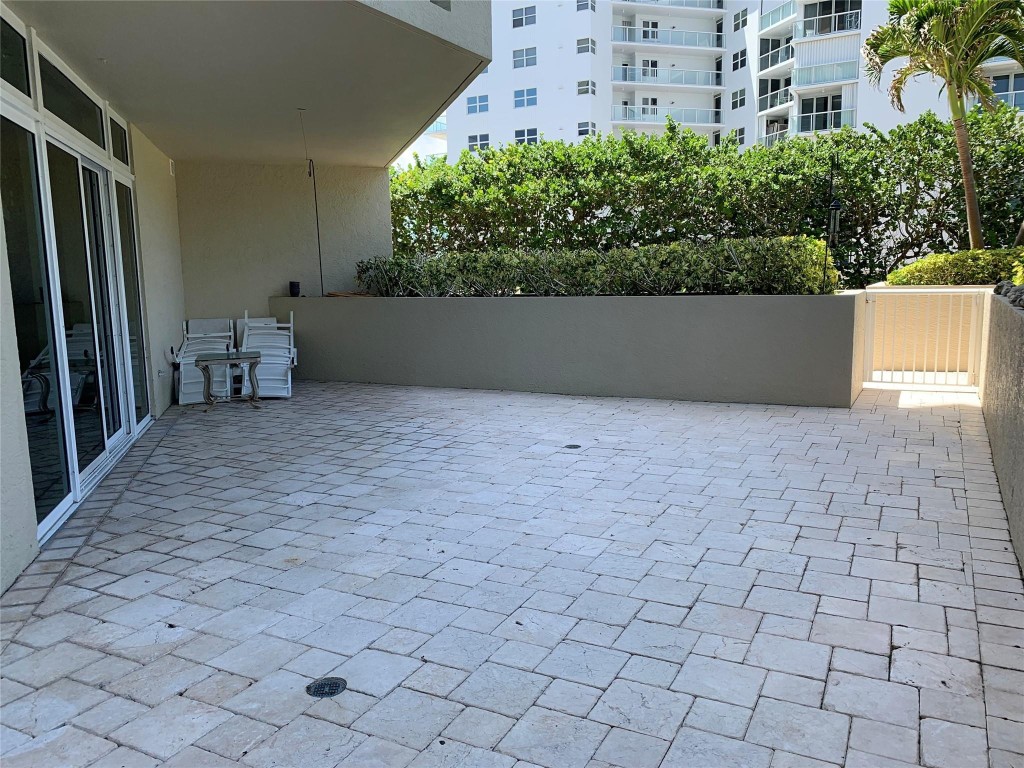1063 W Hillsboro Mile 115 Property Photo 29