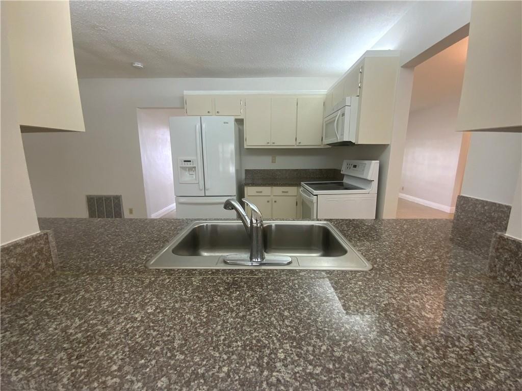 7104 Nw 70th Street Property Photo 13