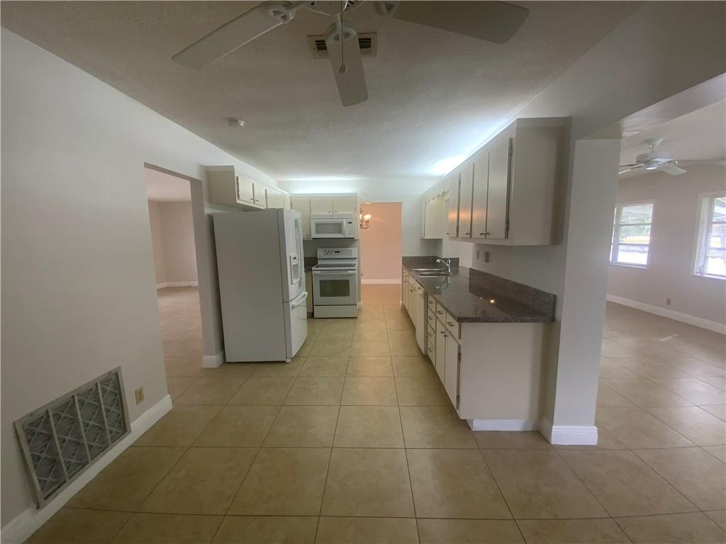 7104 Nw 70th Street Property Photo 14