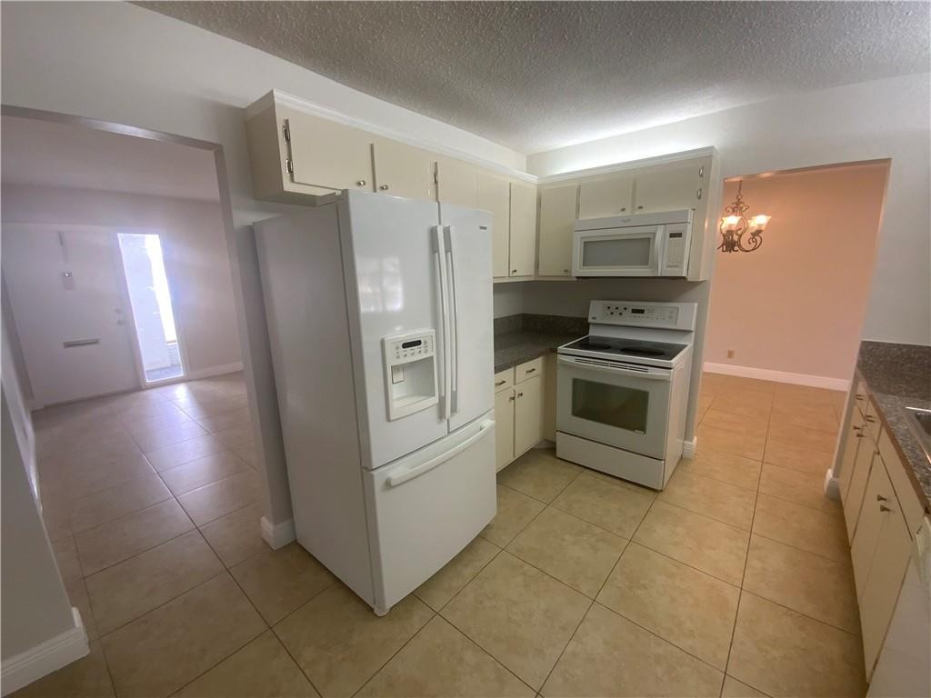 7104 Nw 70th Street Property Photo 15