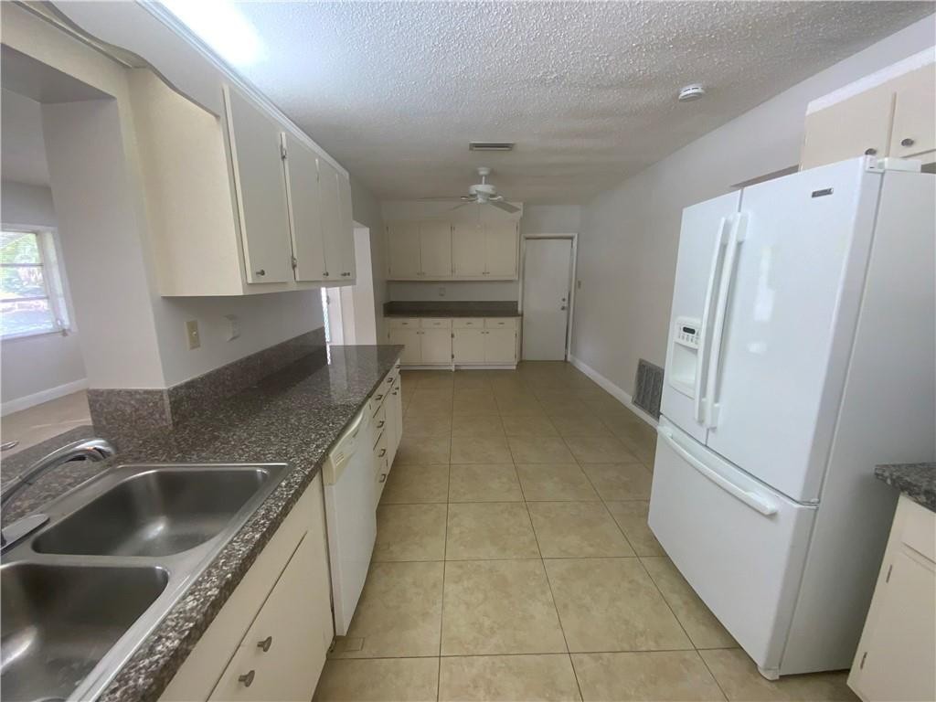 7104 Nw 70th Street Property Photo 16