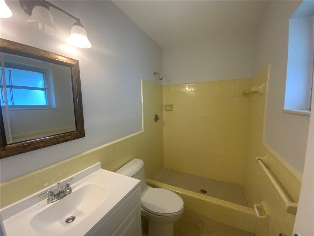 7104 Nw 70th Street Property Photo 24