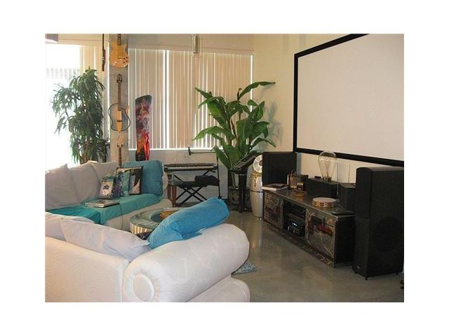 435 N Andrews Avenue 304 Property Photo 4