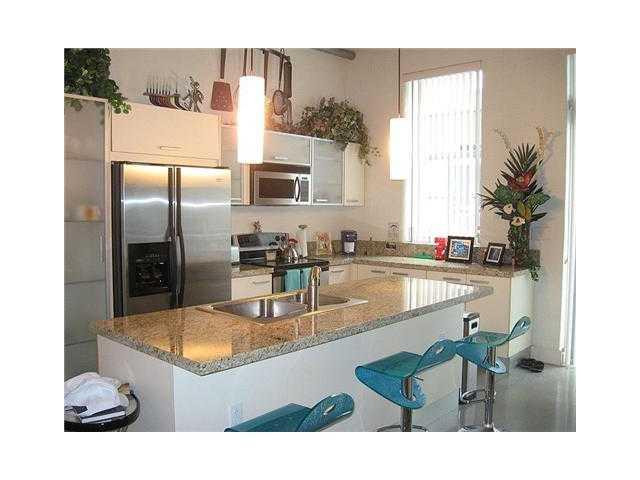 435 N Andrews Avenue 304 Property Photo 5