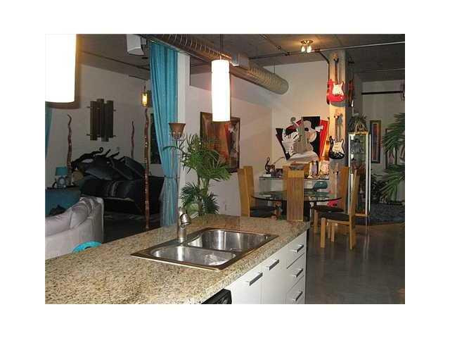 435 N Andrews Avenue 304 Property Photo 11