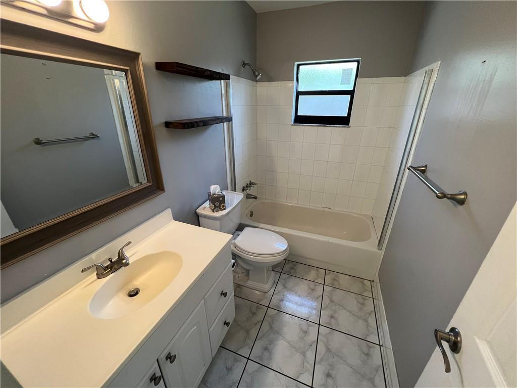 230 Sw 1st Street G-8 Property Photo 18