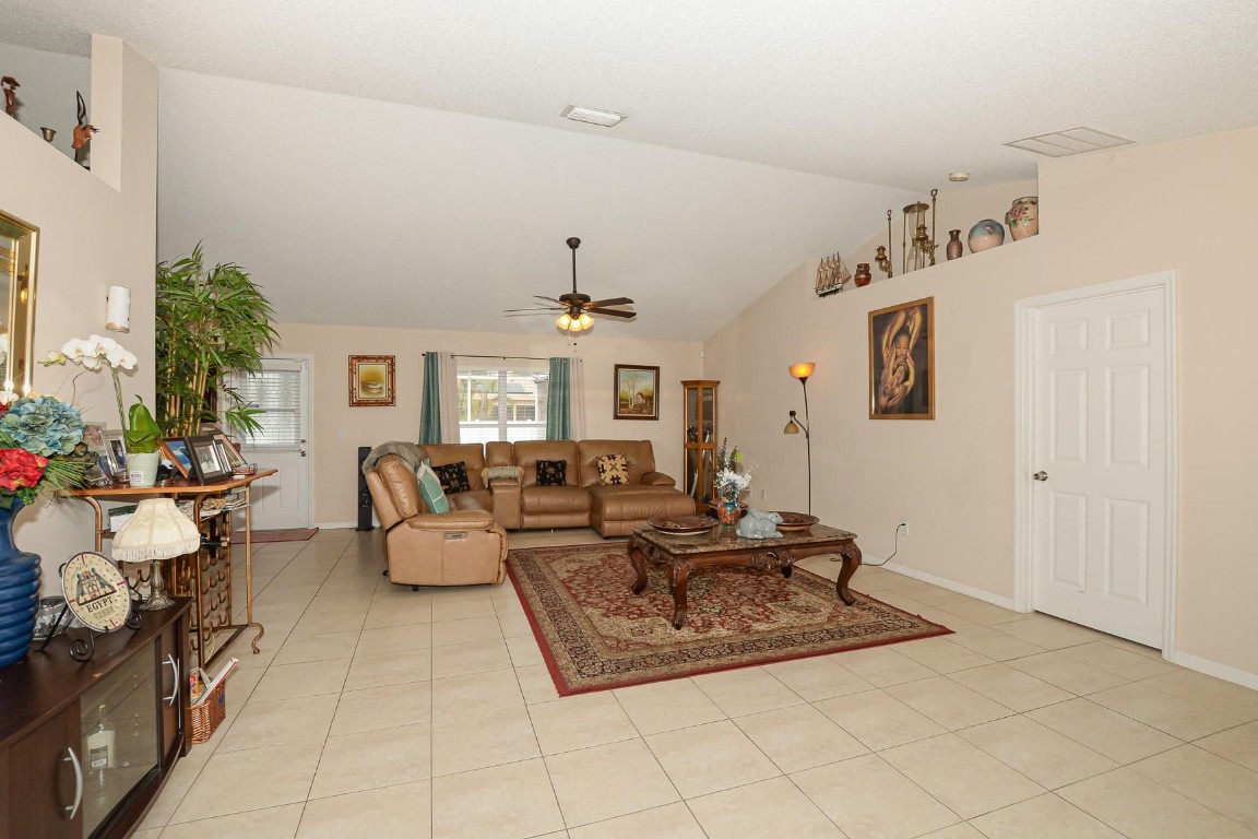 117 Ne Jettie Terrace Property Photo 7