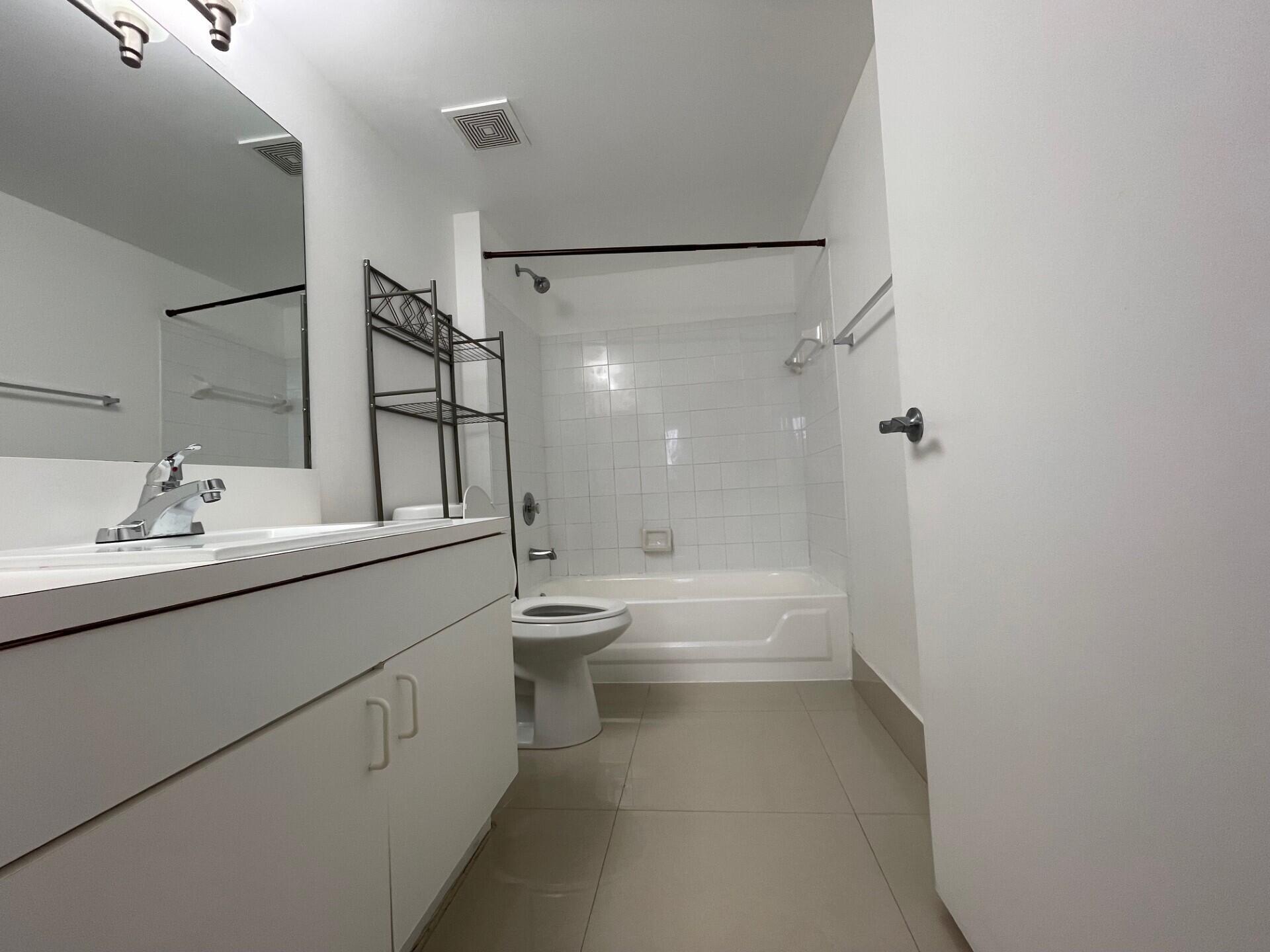 470 S Park Road 302 Property Photo 16