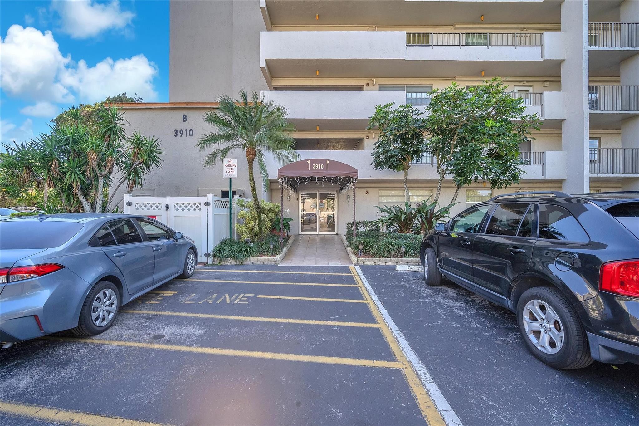 3910 Inverrary Boulevard 308-b Property Photo 10