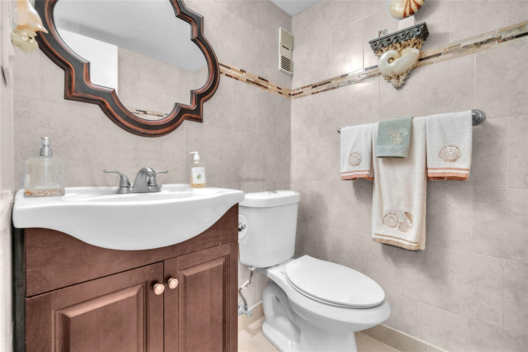 3910 Inverrary Boulevard 308-b Property Photo 14