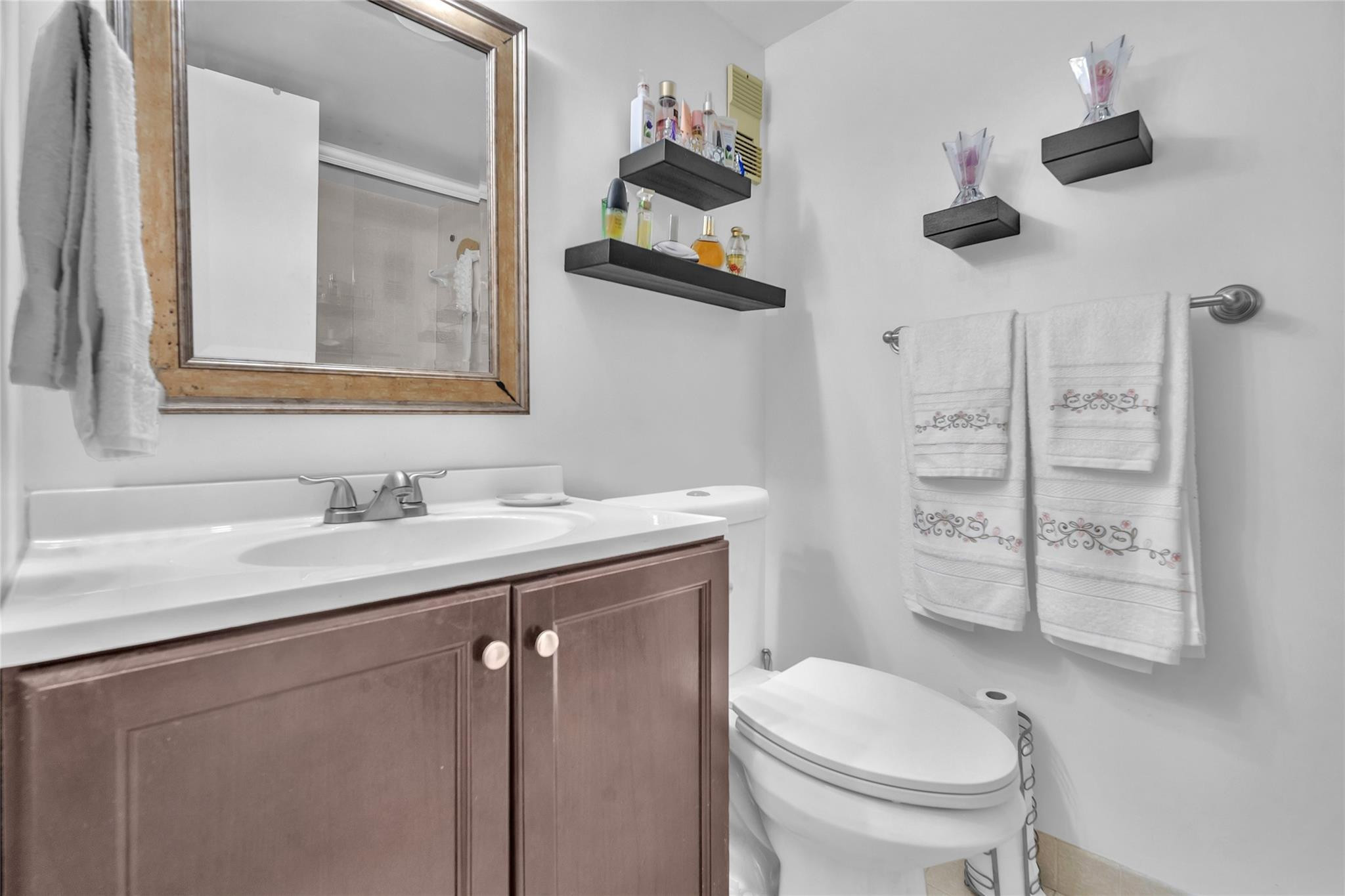 3910 Inverrary Boulevard 308-b Property Photo 19