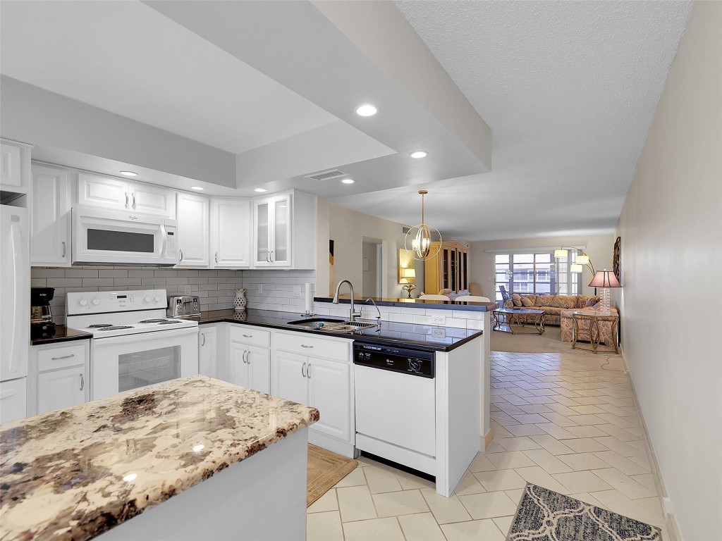 3005 Portofino Isle G4 Property Photo 1