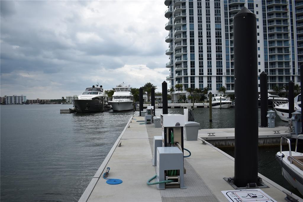17211 Biscayne Slip #64 Boulevard Property Photo 9