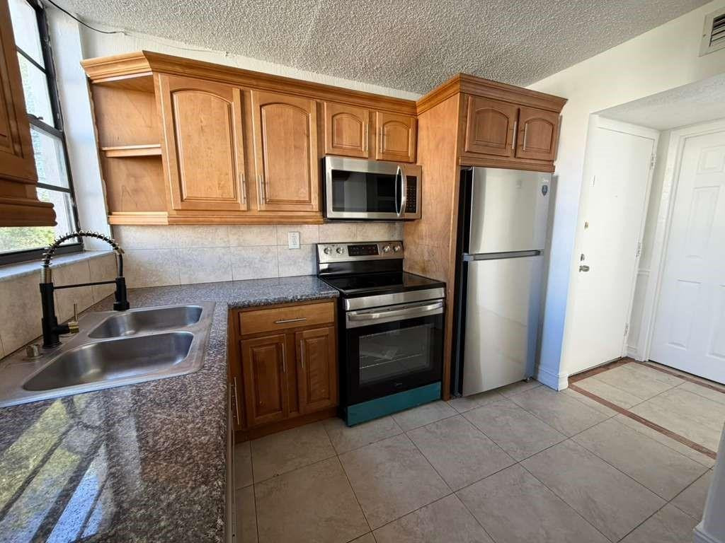 1754 Nw 55th Avenue 204 Property Photo 7