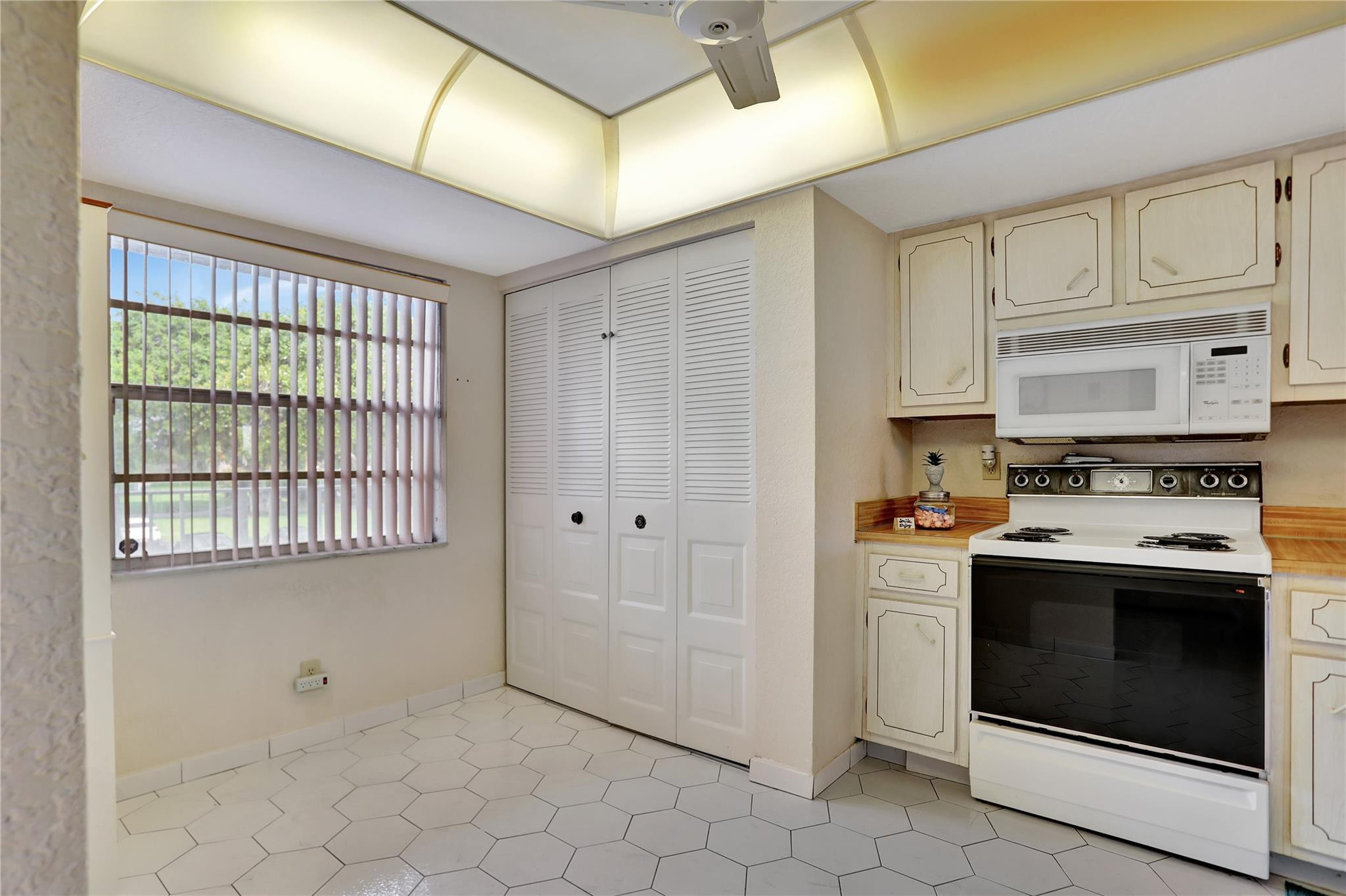 F10548779 Property Photo 11