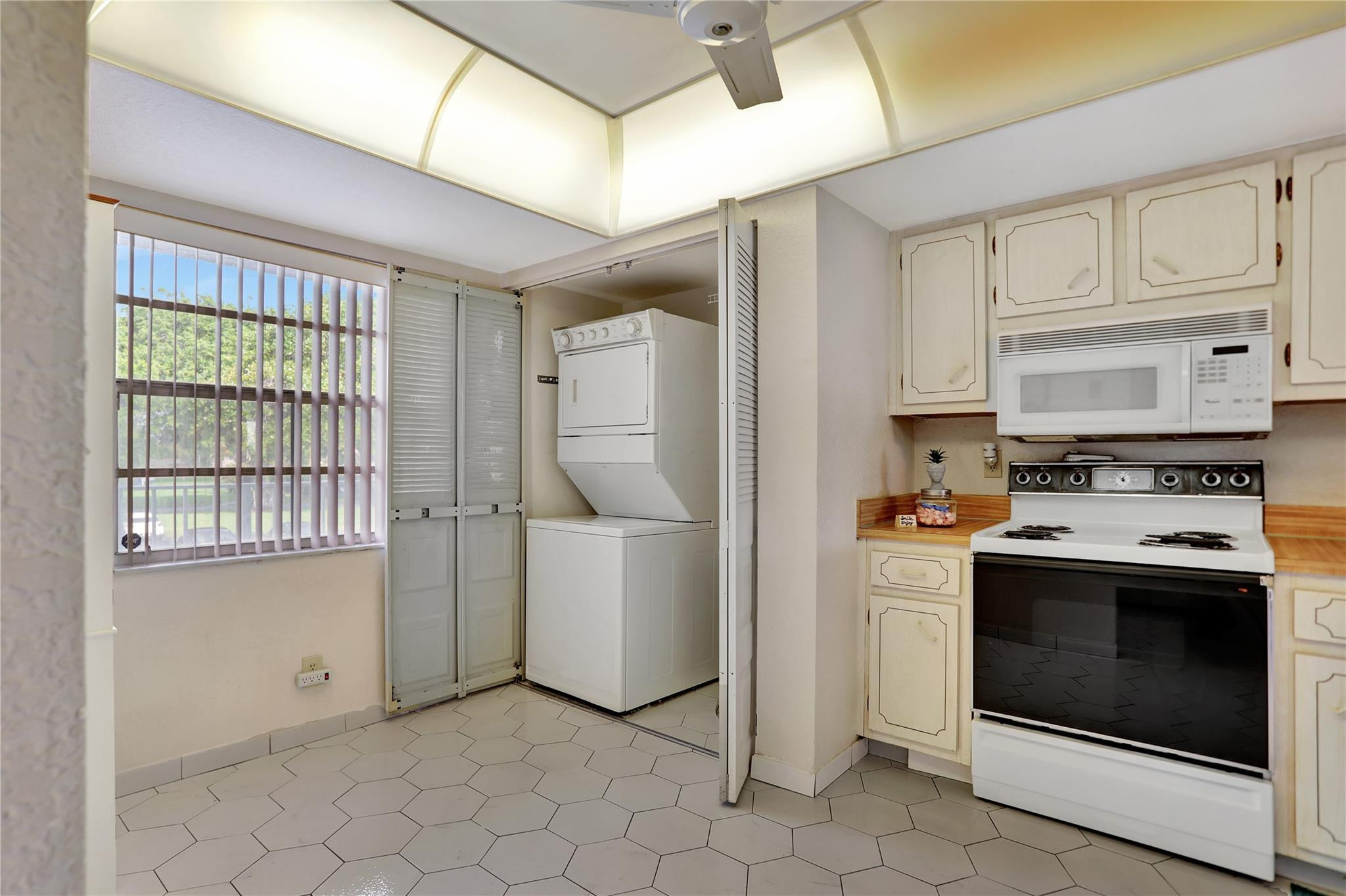 F10548779 Property Photo 12