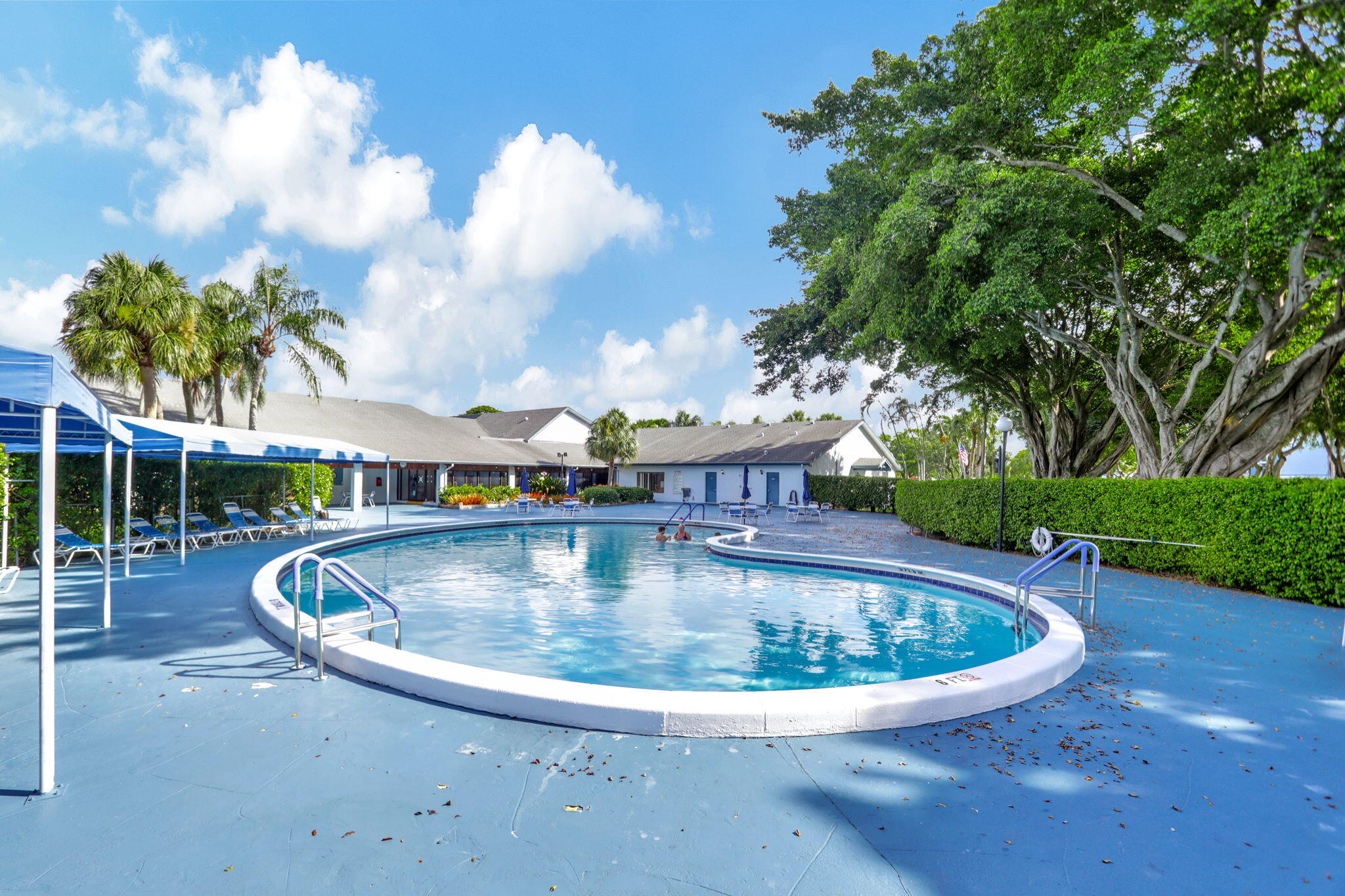 F10548779 Property Photo 24