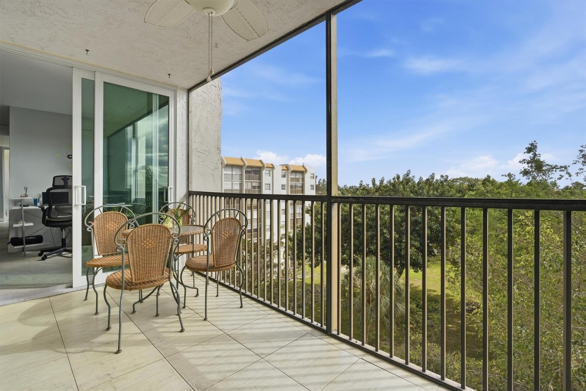 3910 Inverrary Boulevard 708-b Property Photo 4