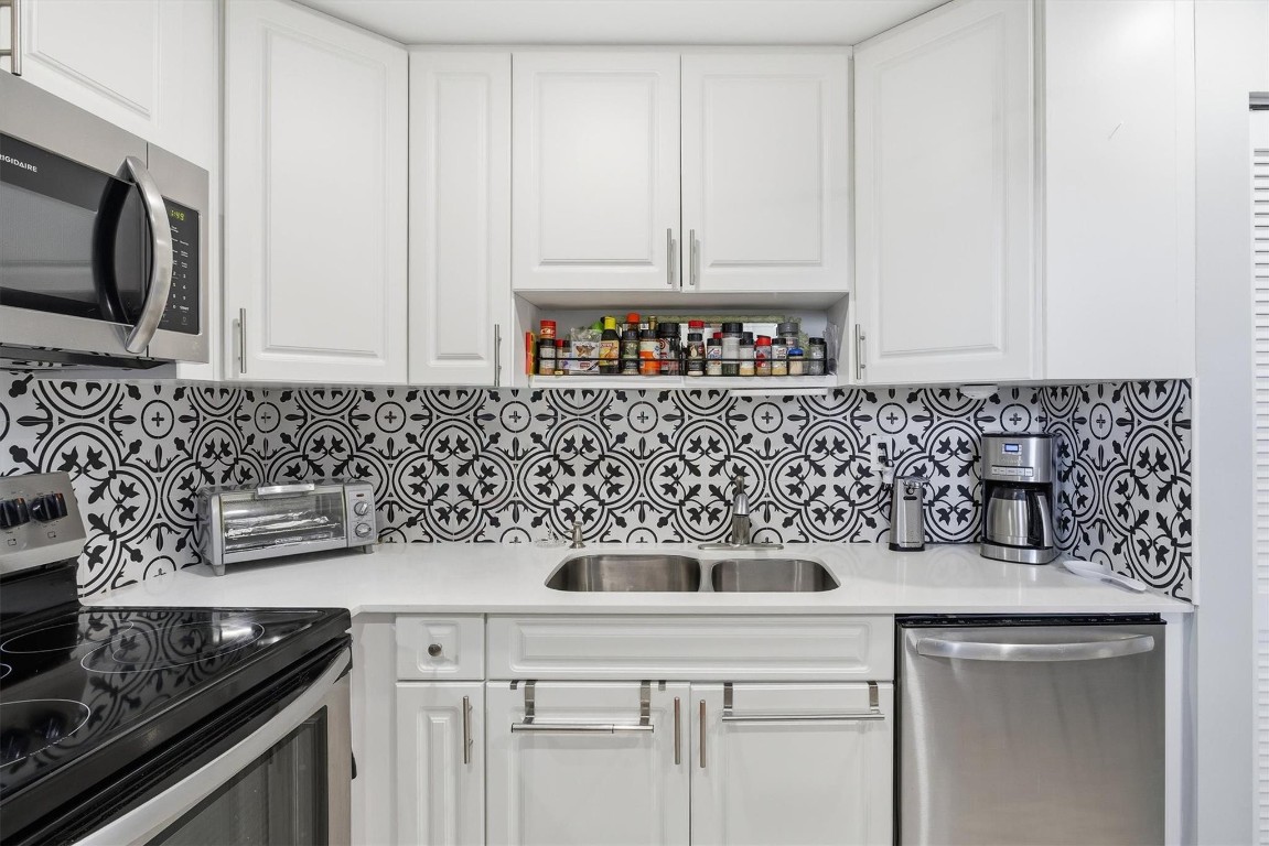 3910 Inverrary Boulevard 708-b Property Photo 16