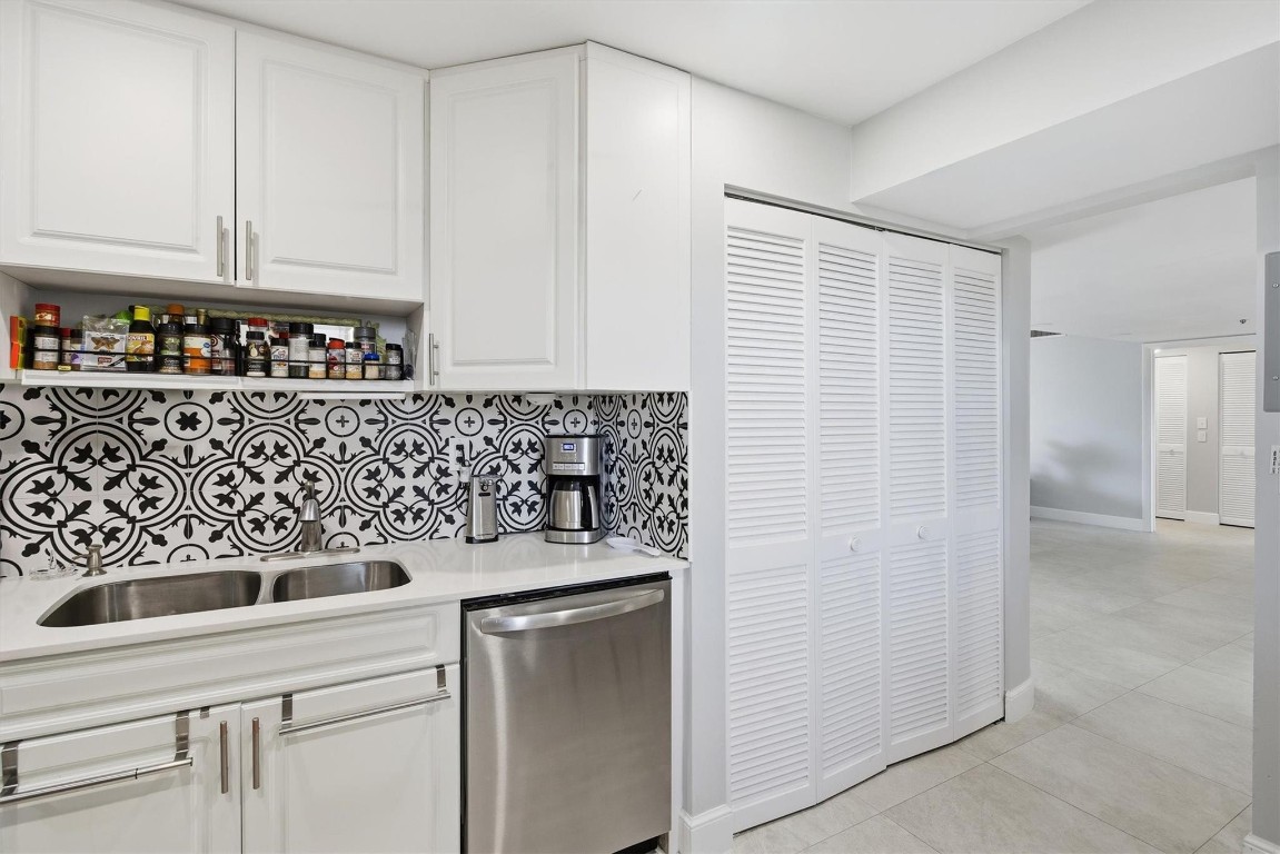 3910 Inverrary Boulevard 708-b Property Photo 17