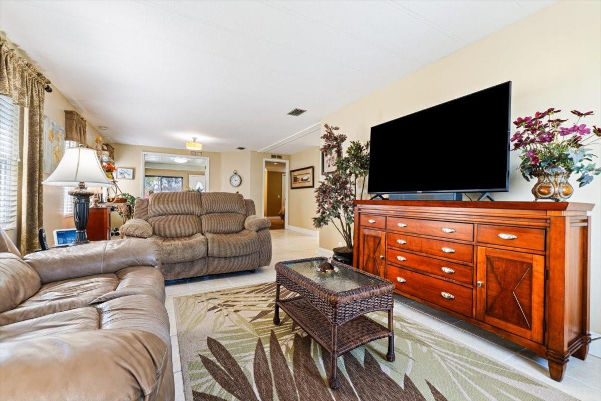120 Nw 51st Street Property Photo 4