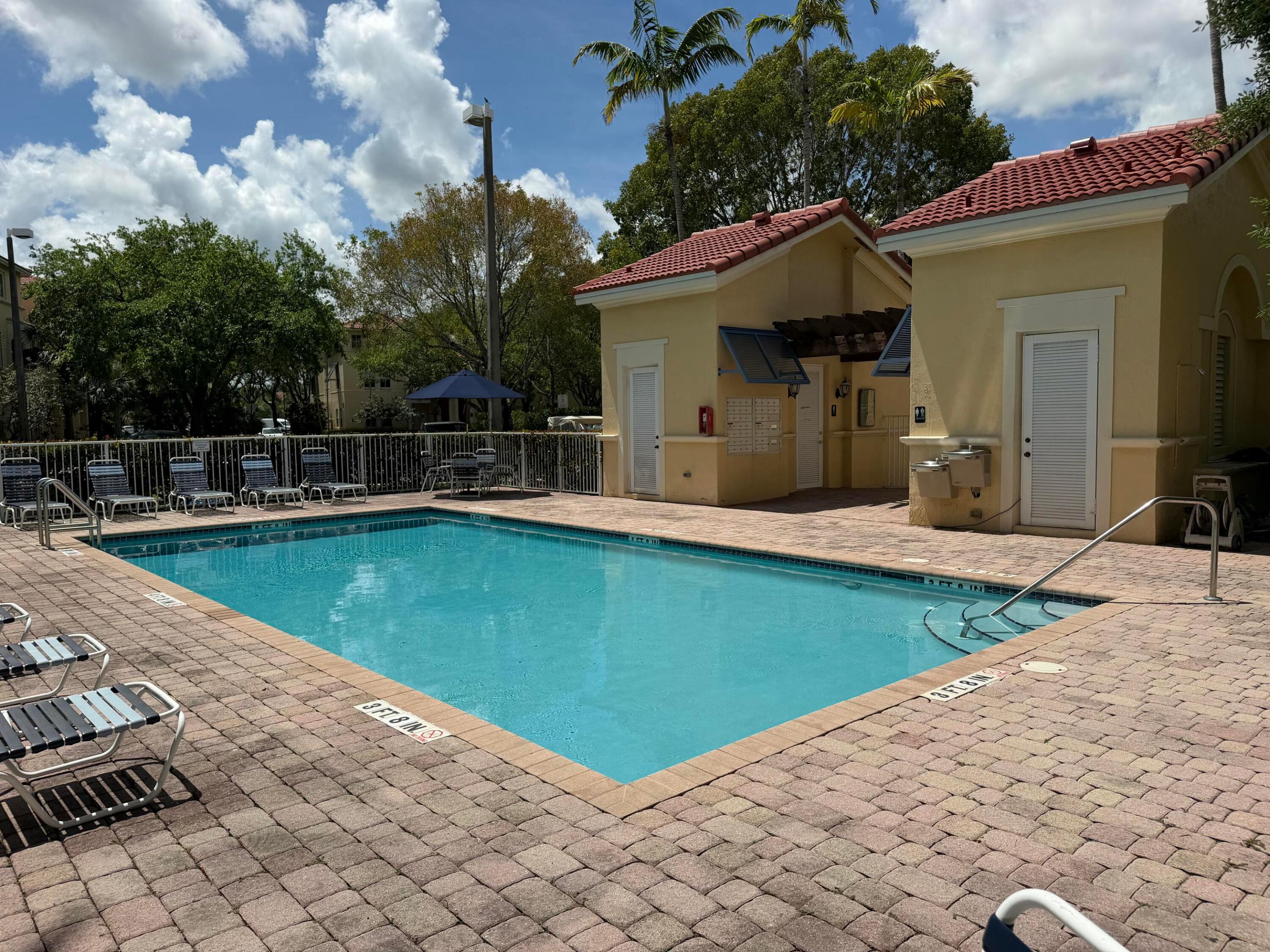 F10549021 Property Photo 2
