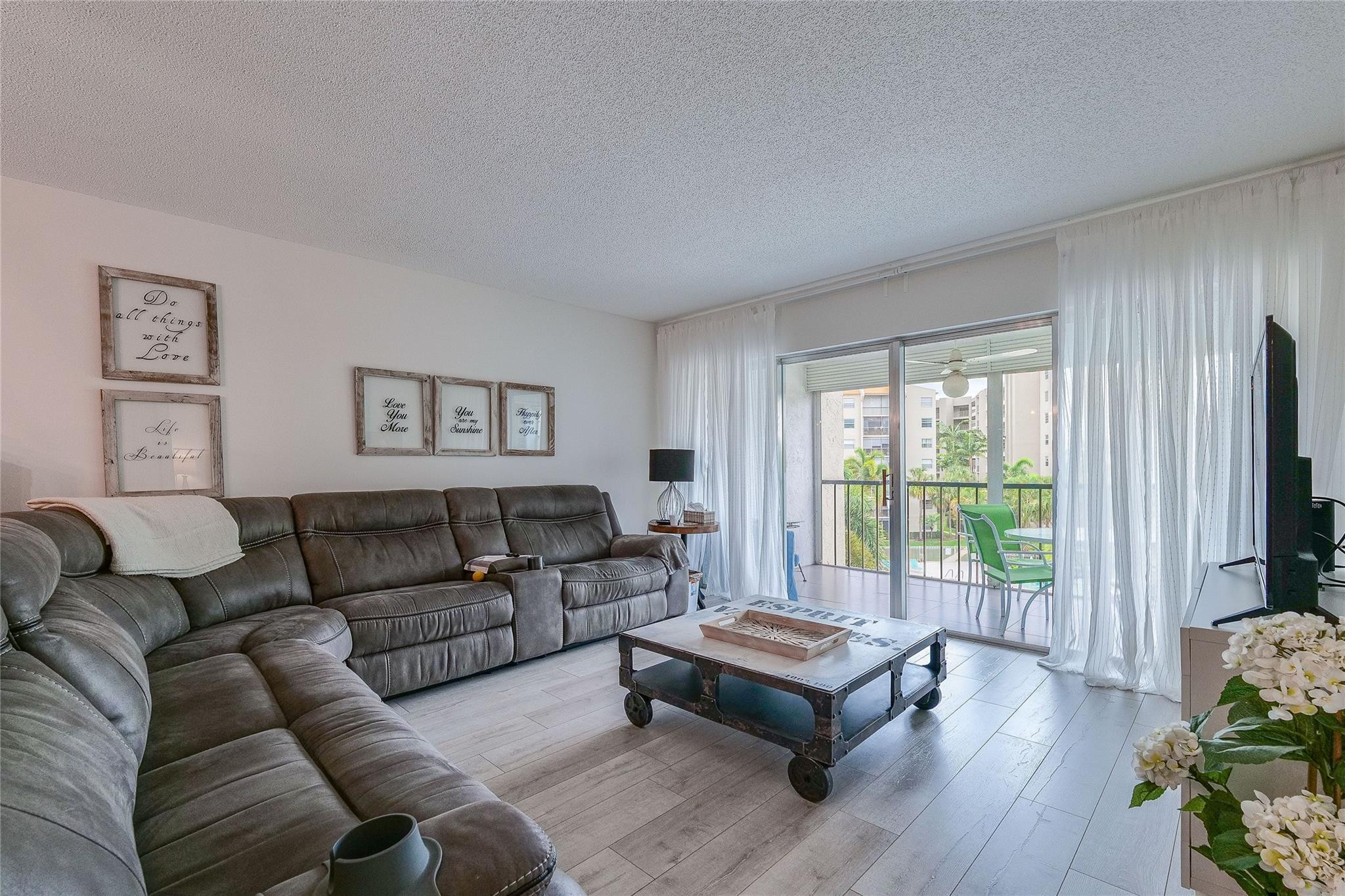 3920 Inverrary Boulevard 404-c Property Photo 3