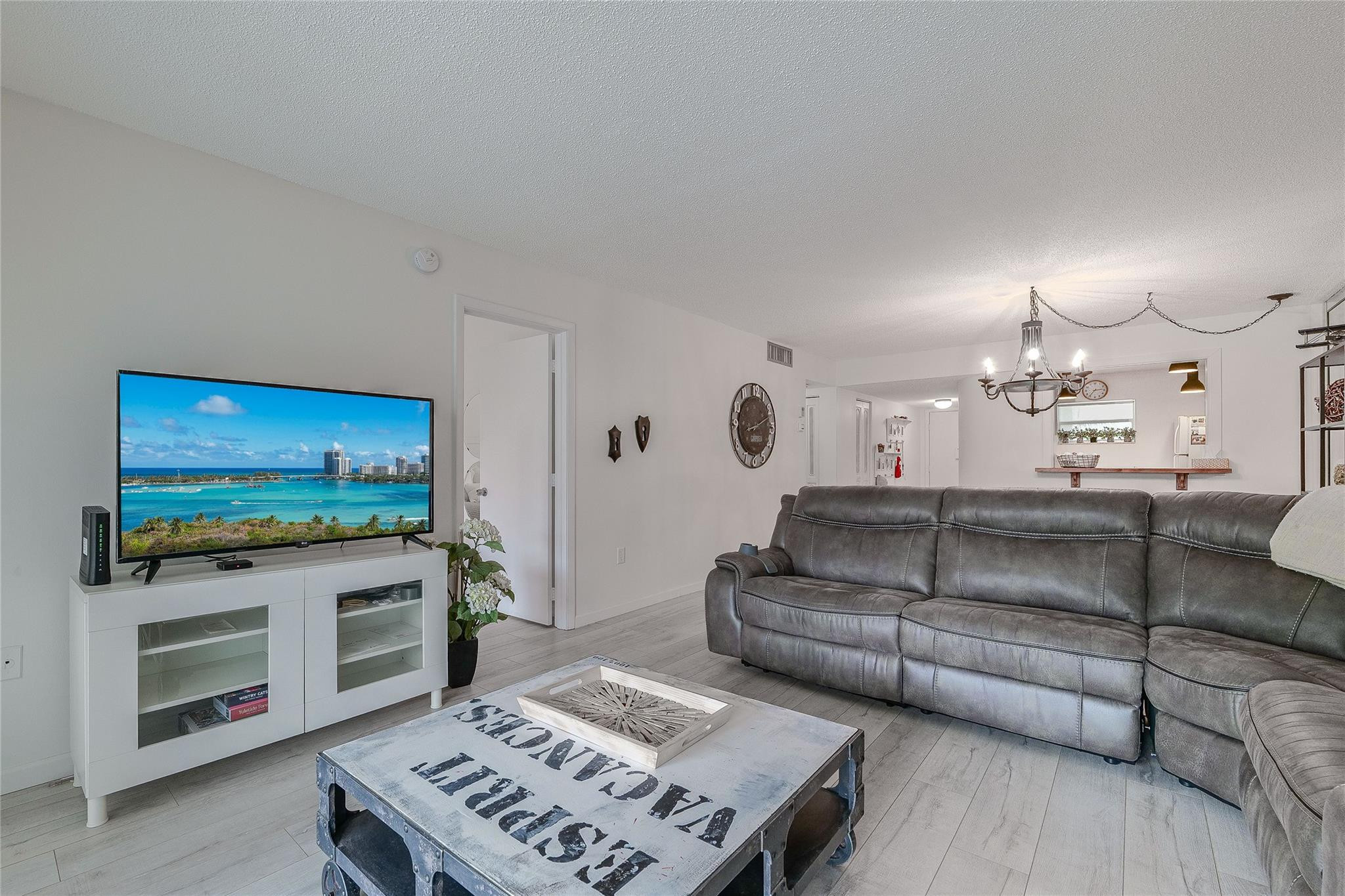 3920 Inverrary Boulevard 404-c Property Photo 5