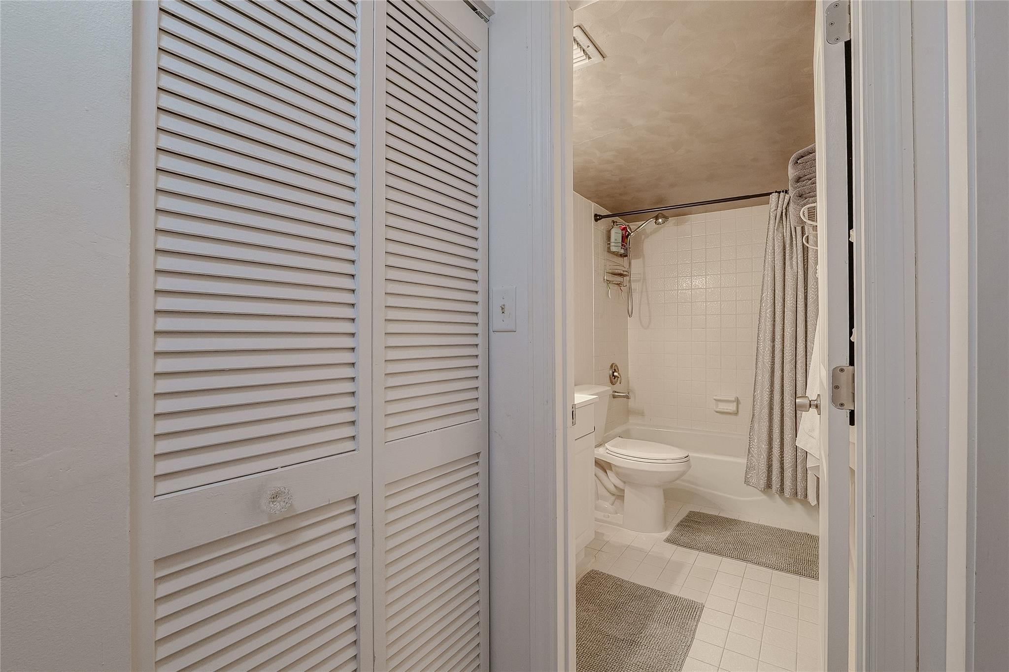 3920 Inverrary Boulevard 404-c Property Photo 27