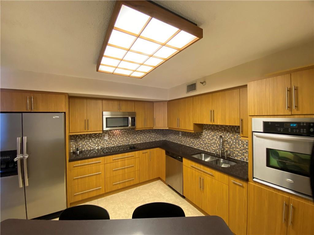 3500 Mystic Pointe Drive 2607 Property Photo 8