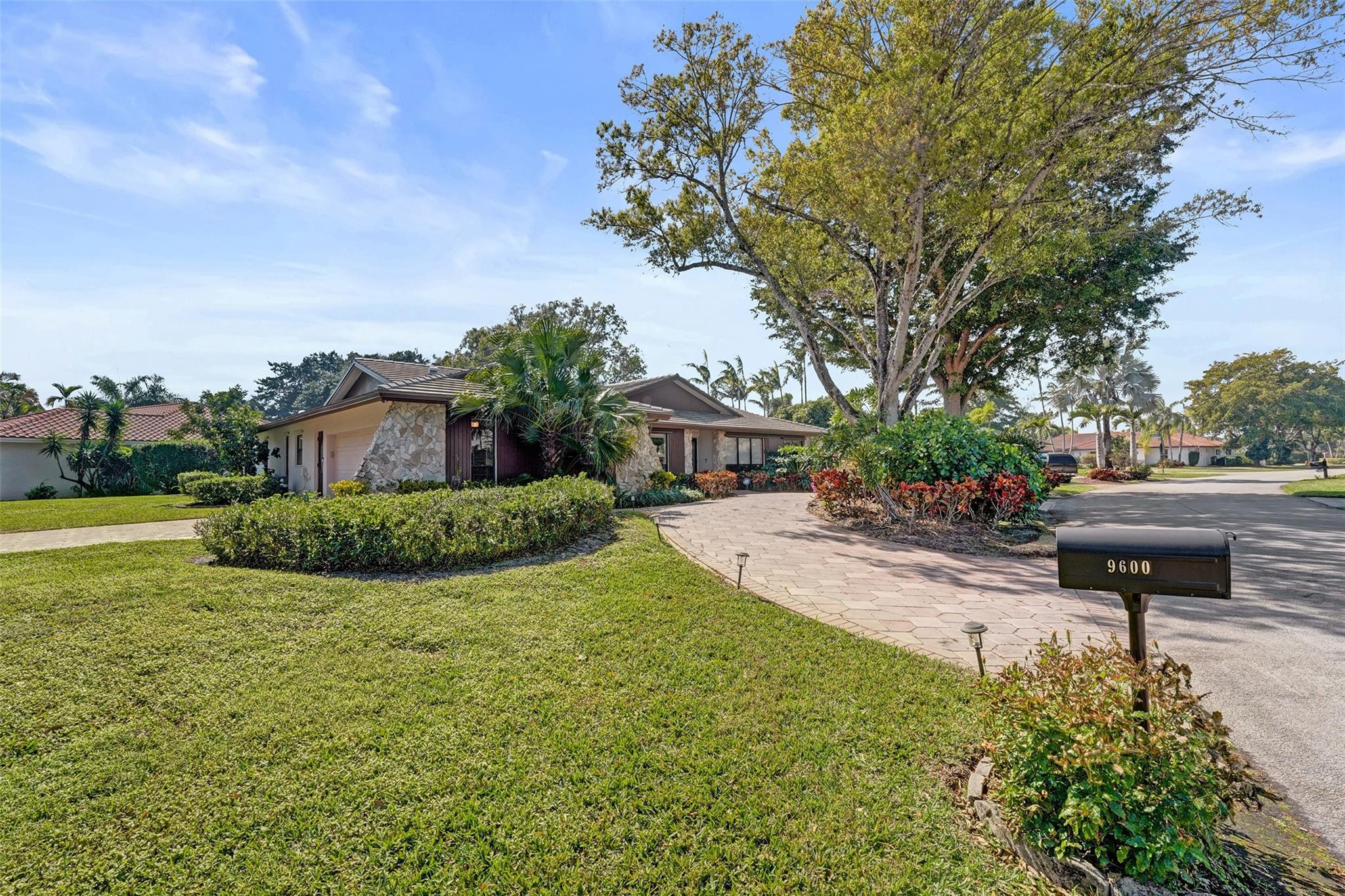 9600 Conch Shell Manor Property Photo 1