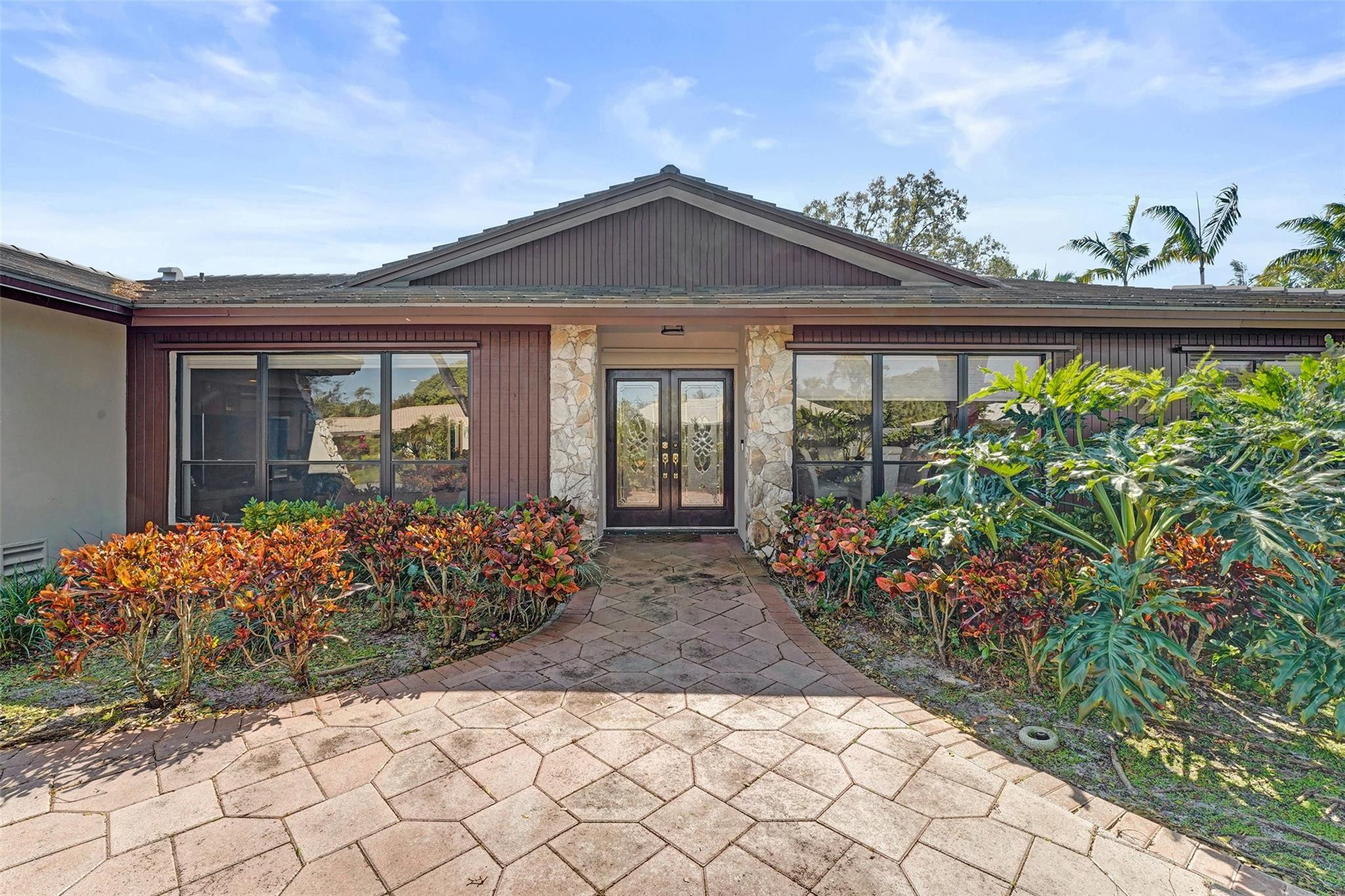9600 Conch Shell Manor Property Photo 4