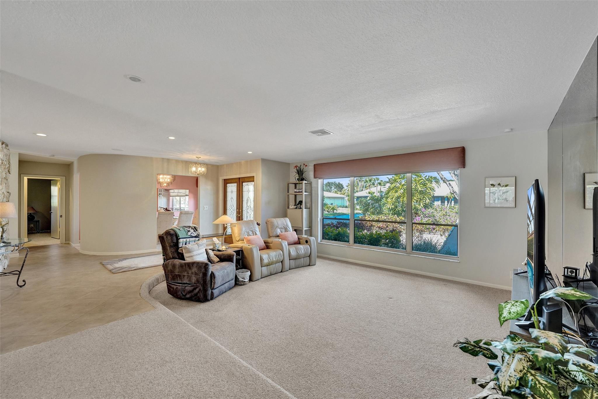 9600 Conch Shell Manor Property Photo 6