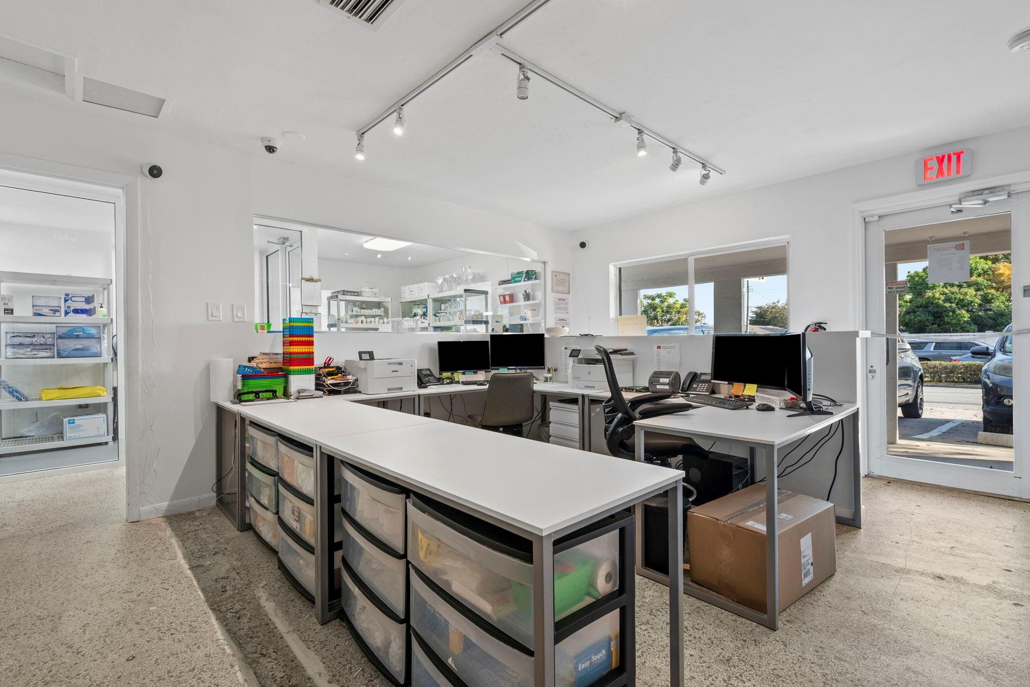 141 E Commercial Boulevard Property Photo 3