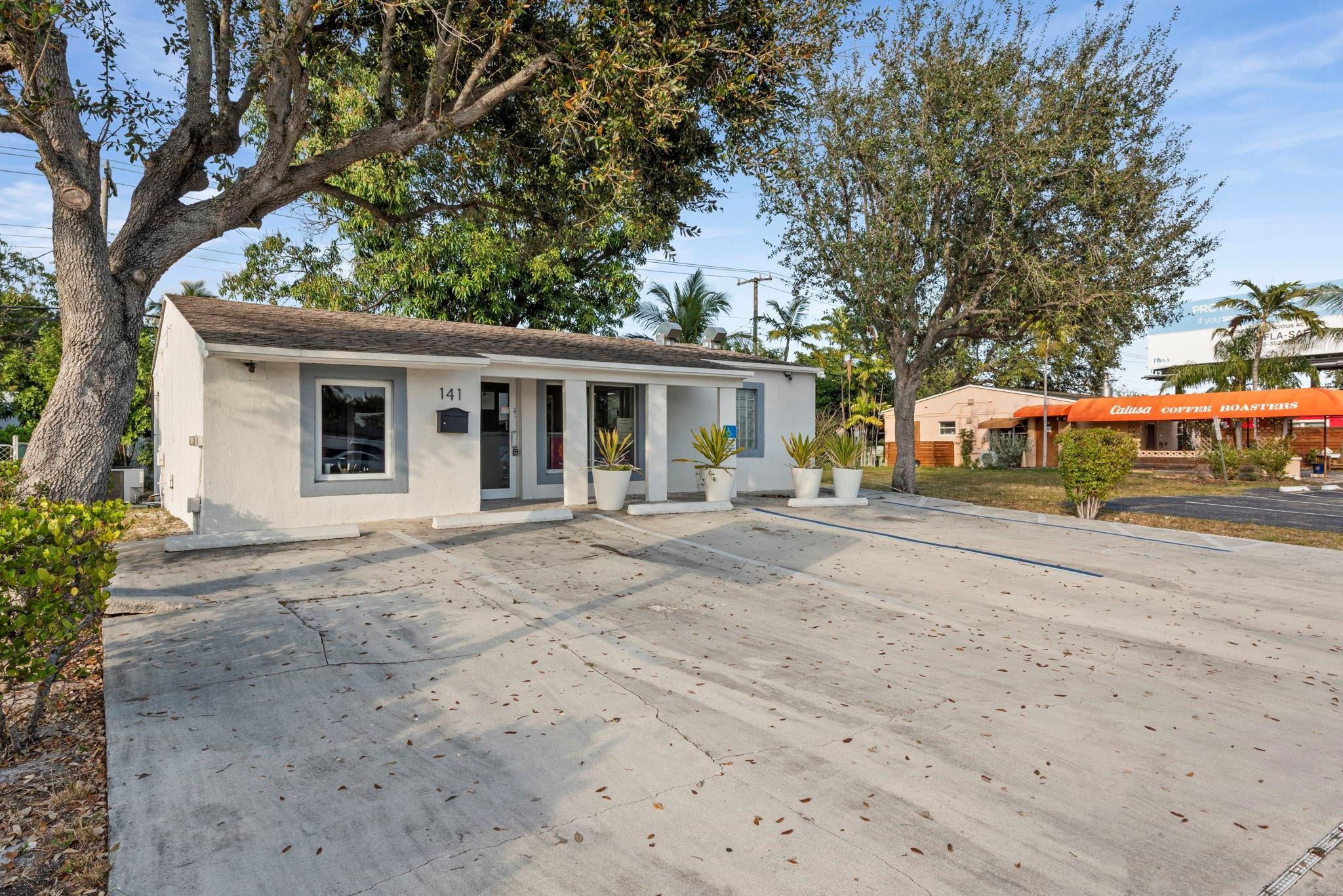 141 E Commercial Boulevard Property Photo 8