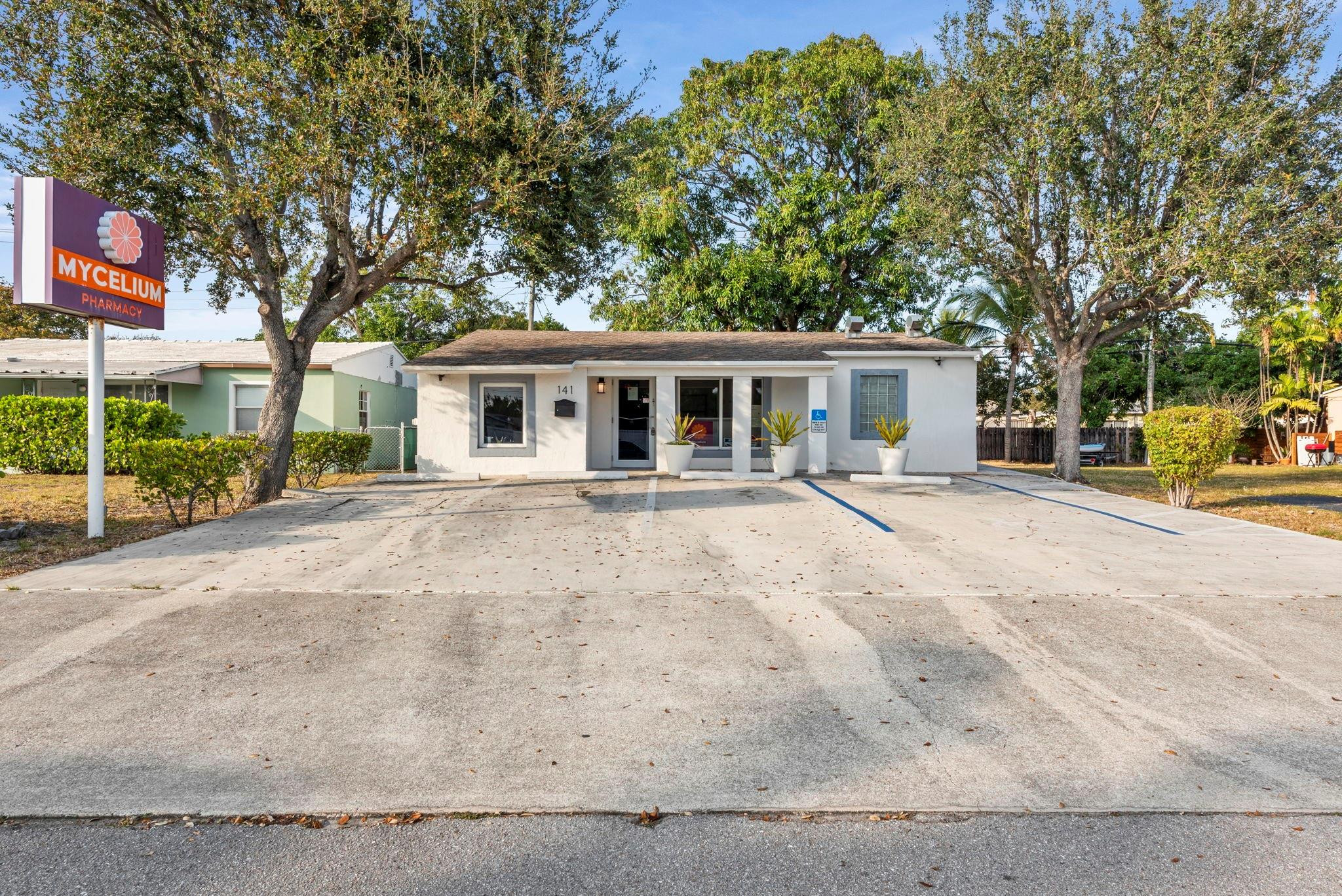 141 E Commercial Boulevard Property Photo 9