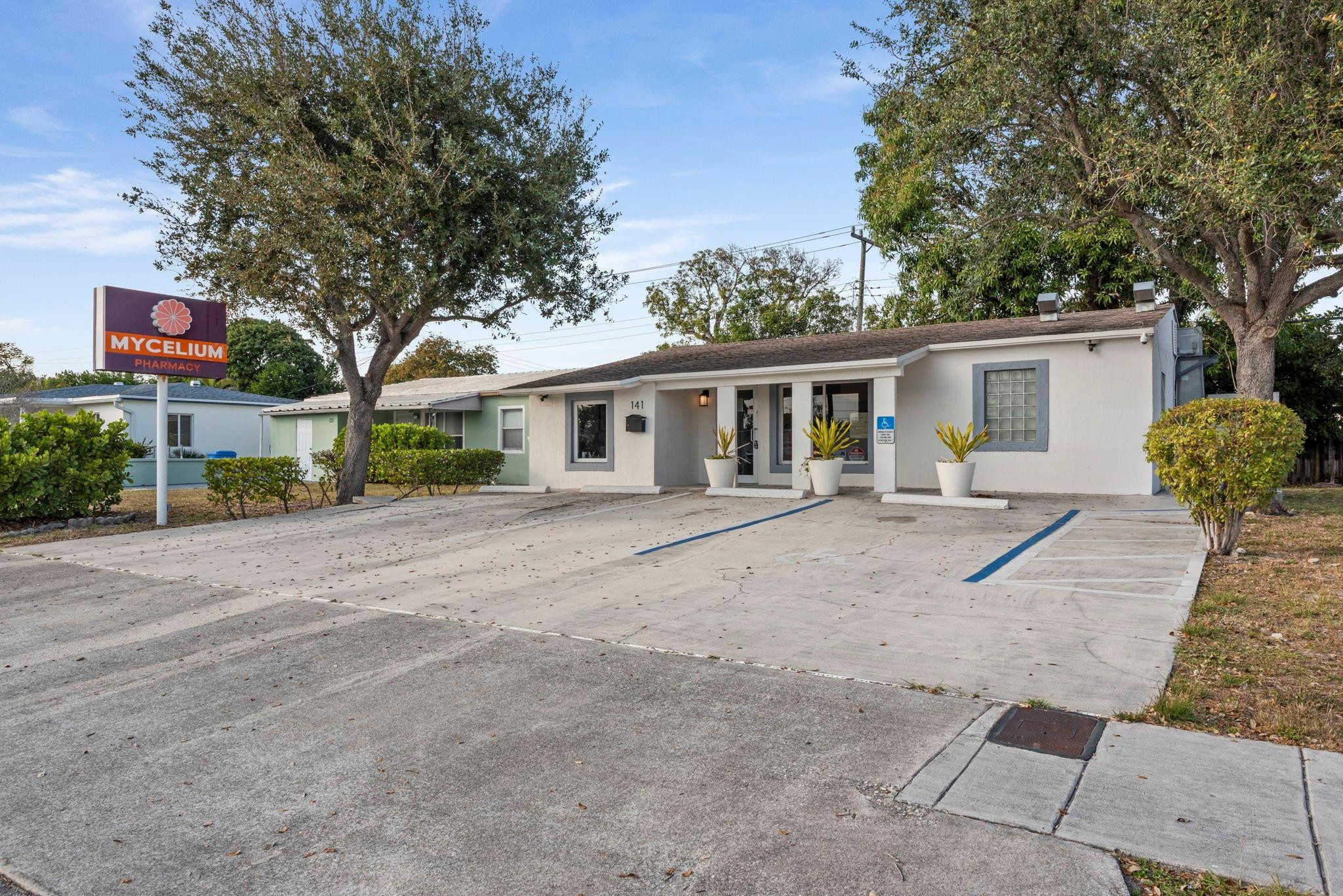 141 E Commercial Boulevard Property Photo 10