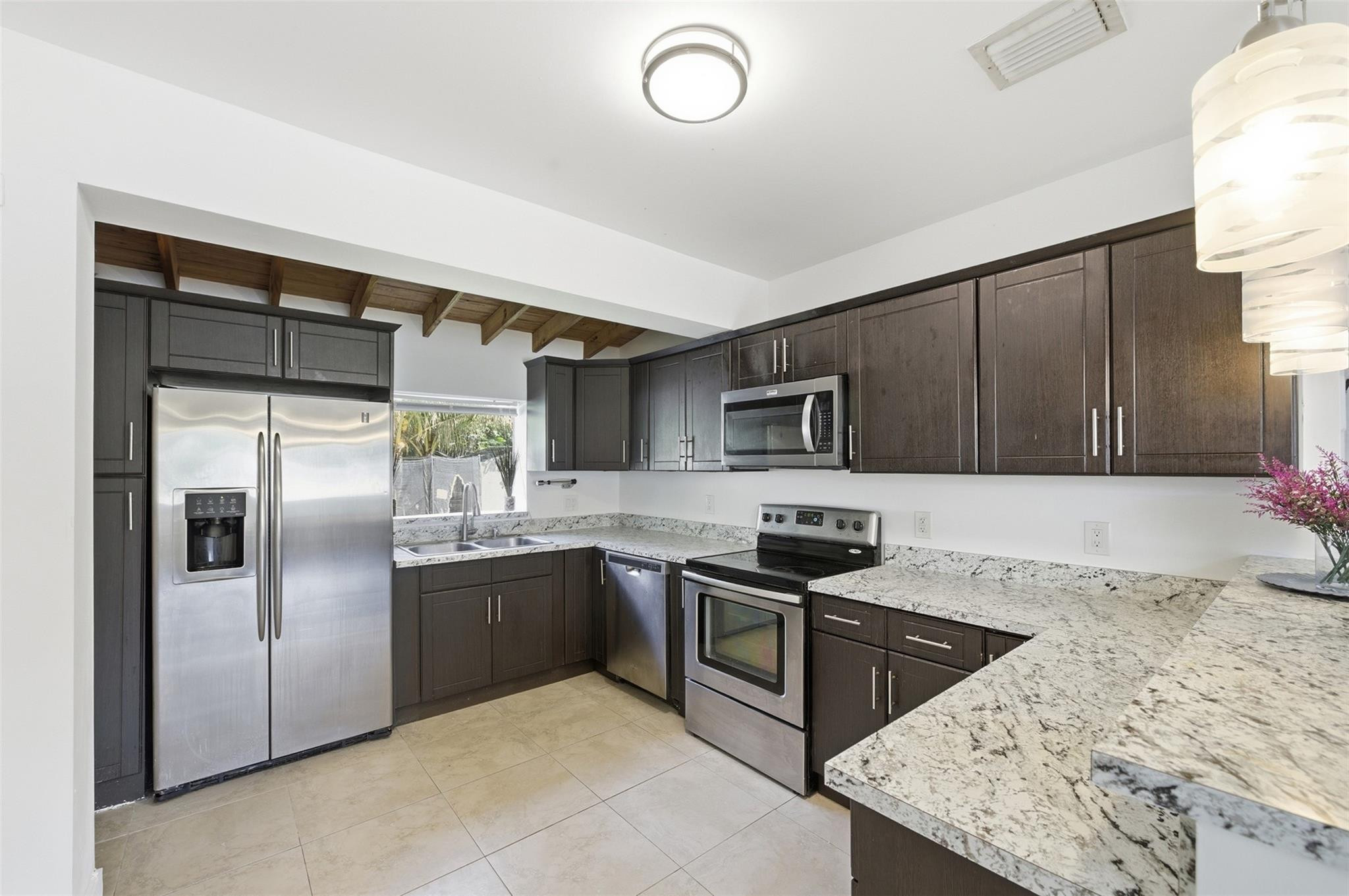 1435 Sw 5th Court Property Photo 4