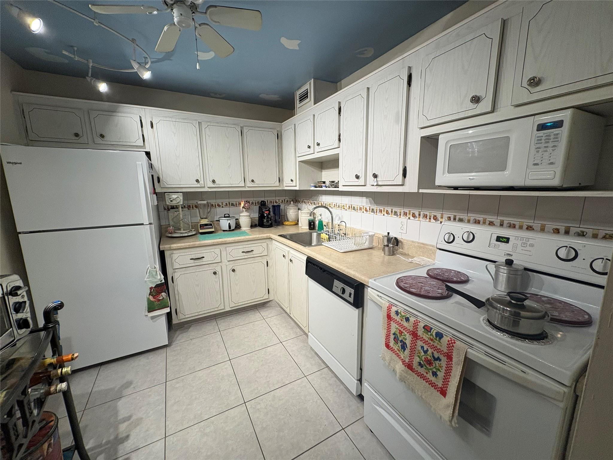 F10550205 Property Photo 3