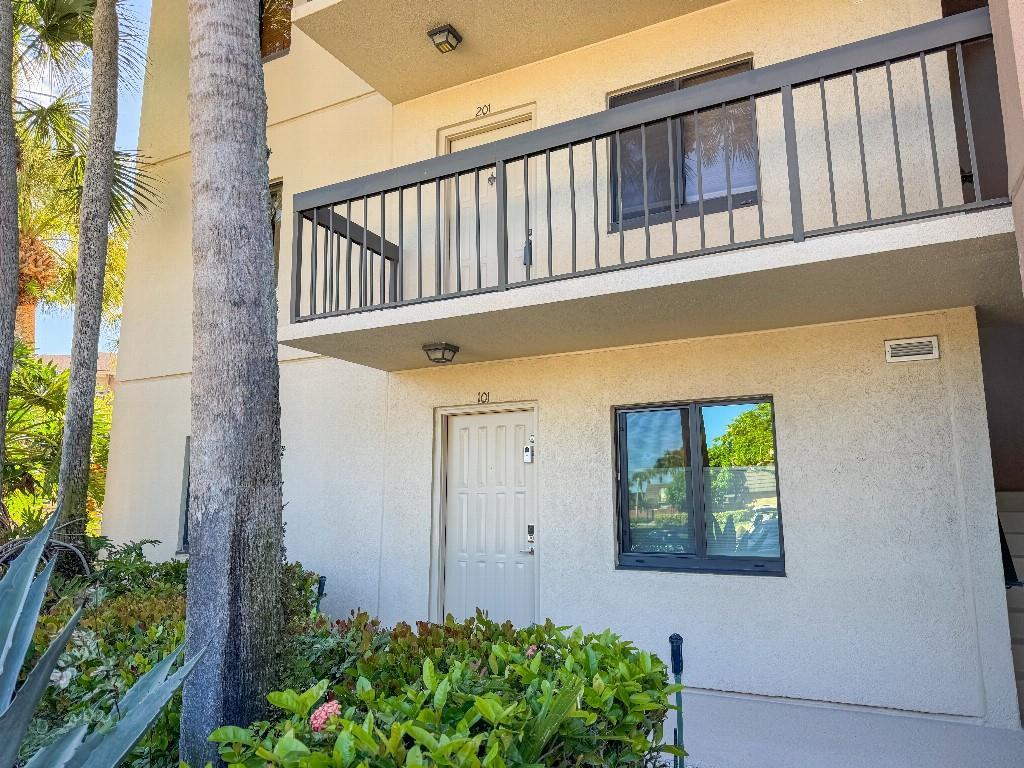 901 Seafarer Circle 101 Property Photo 1