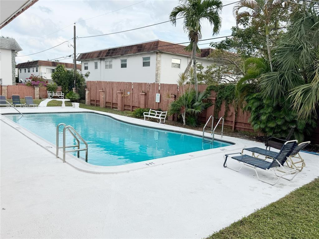 230 Sw 1st Street G-8 Property Photo 2