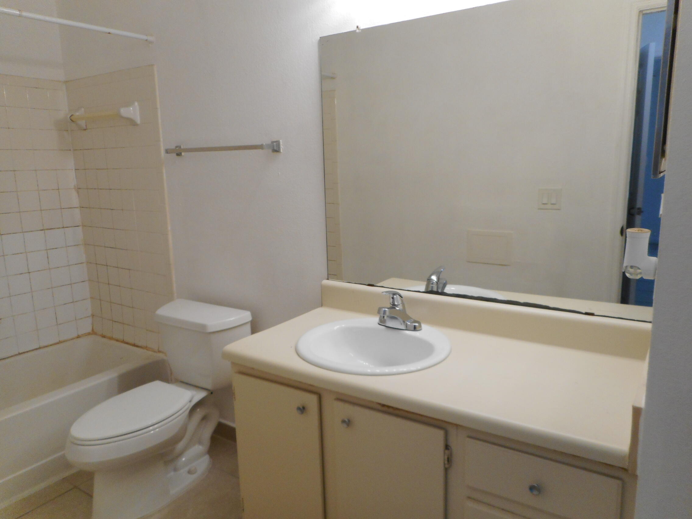 2926 S University Drive 6205 Property Photo 8