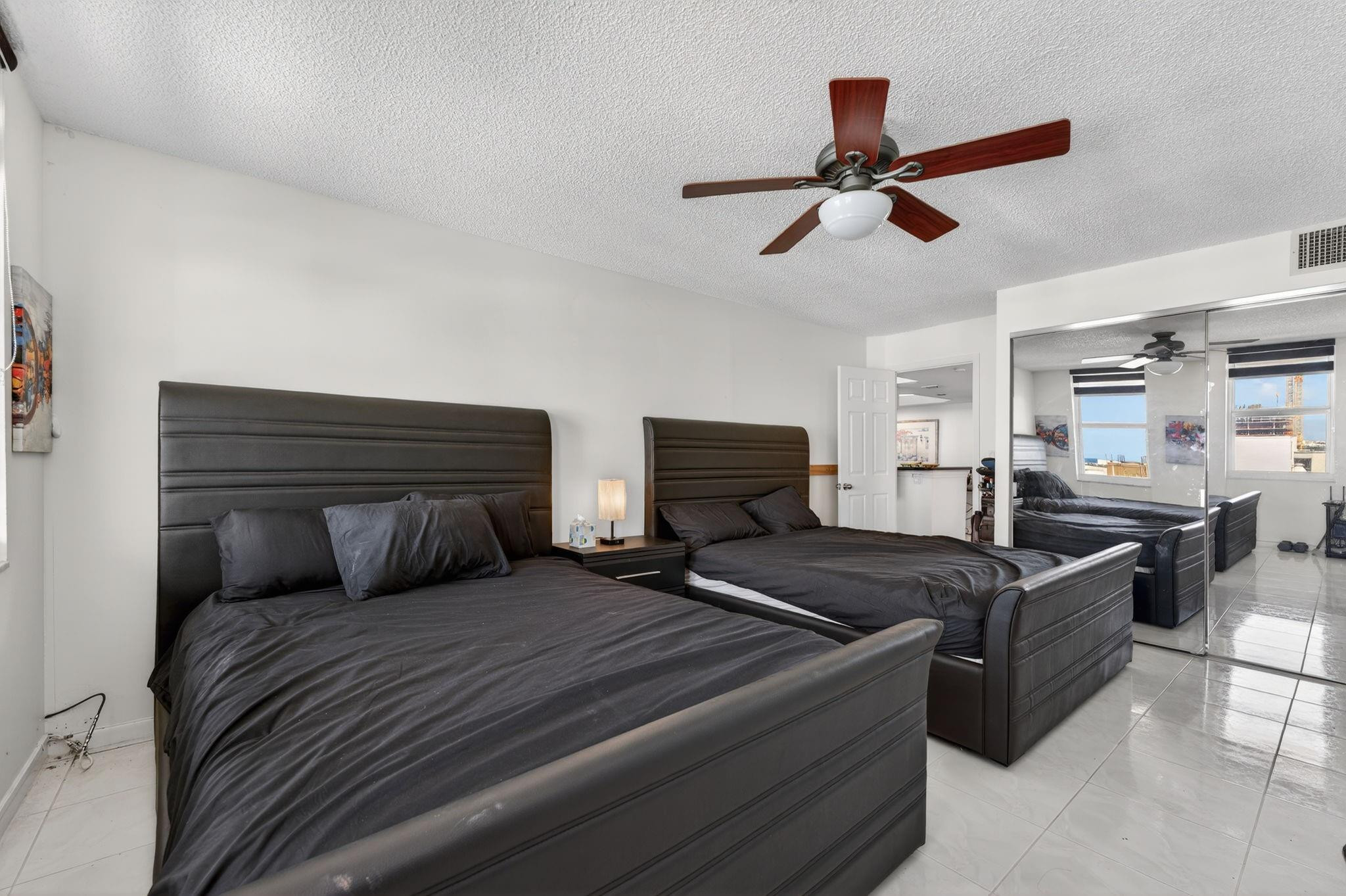 1149 Hillsboro Mile 1007 Property Photo 25