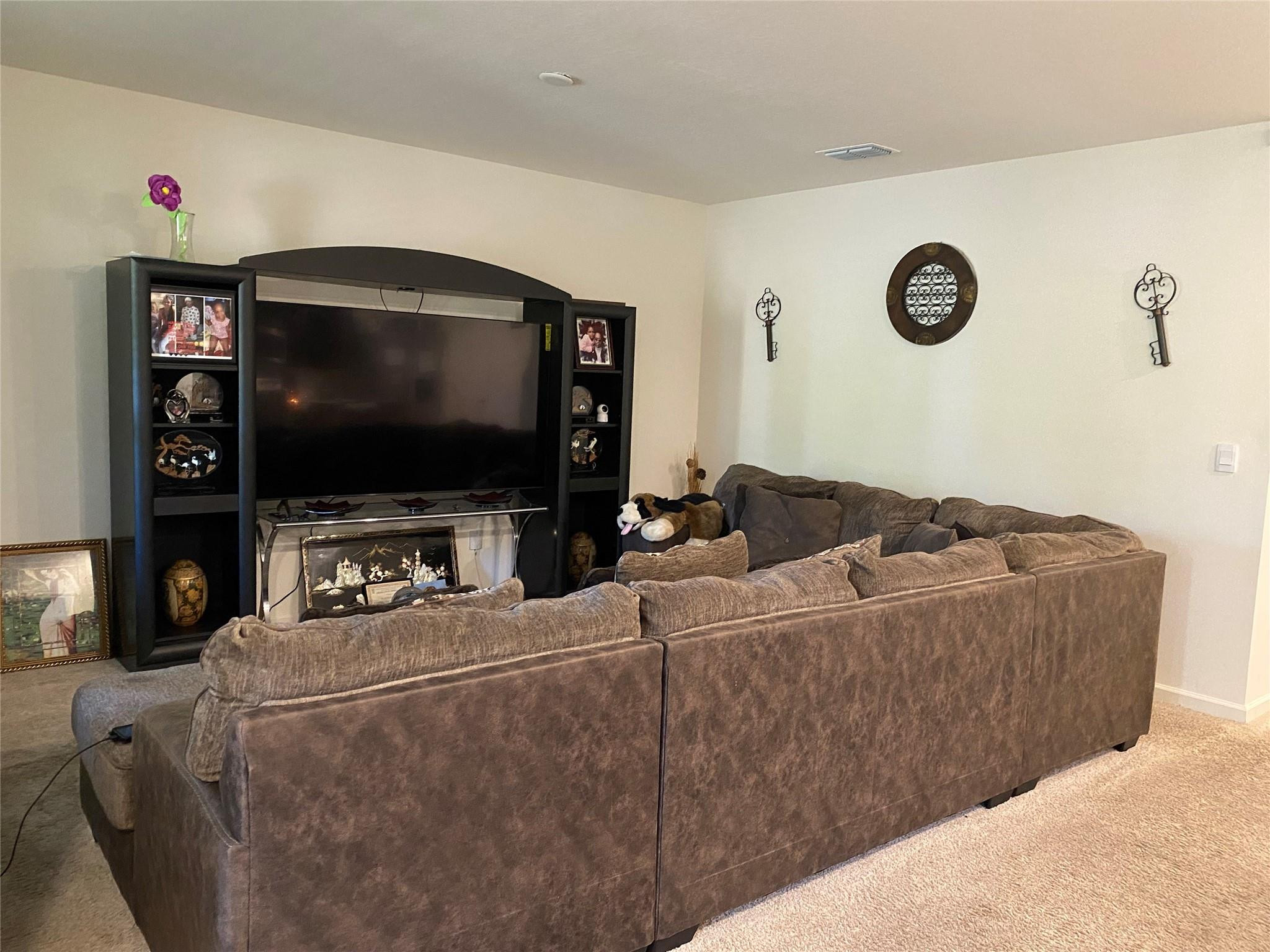 5604 Amusement Avenue Property Photo 3