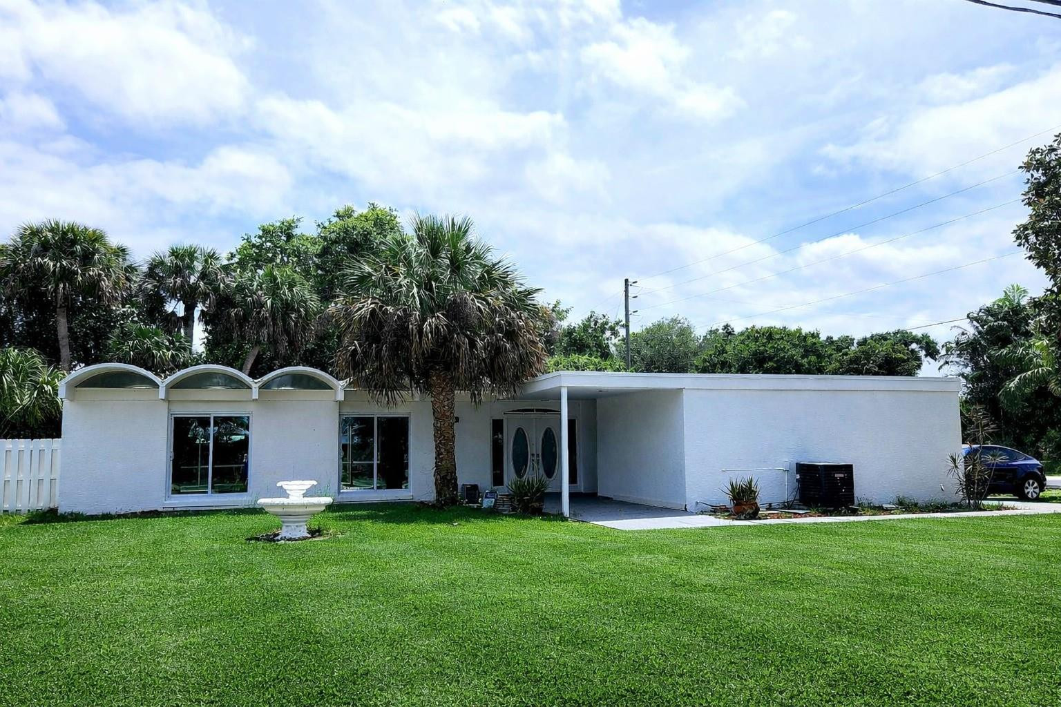 1715 York Court Property Photo 3