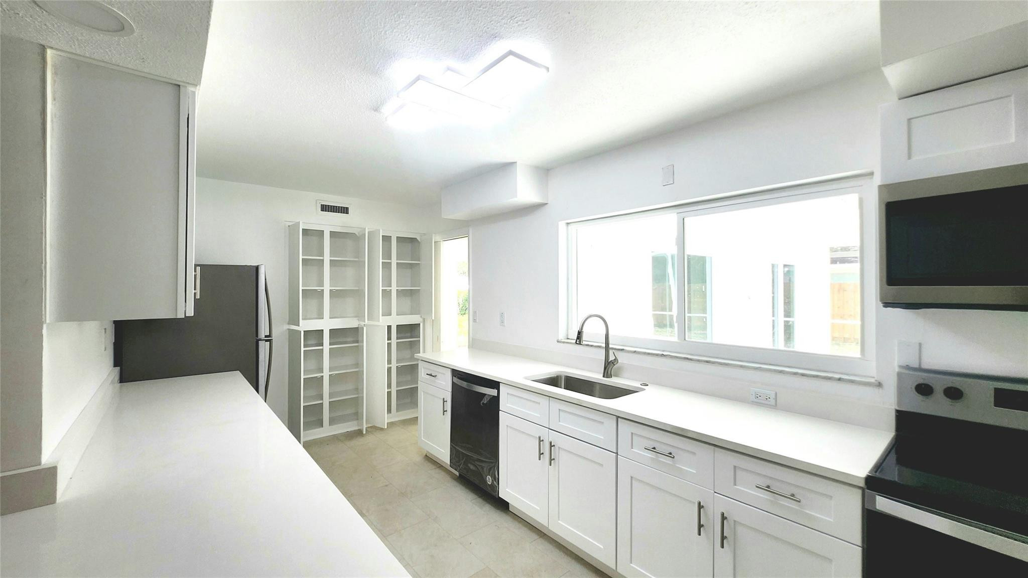 1715 York Court Property Photo 21